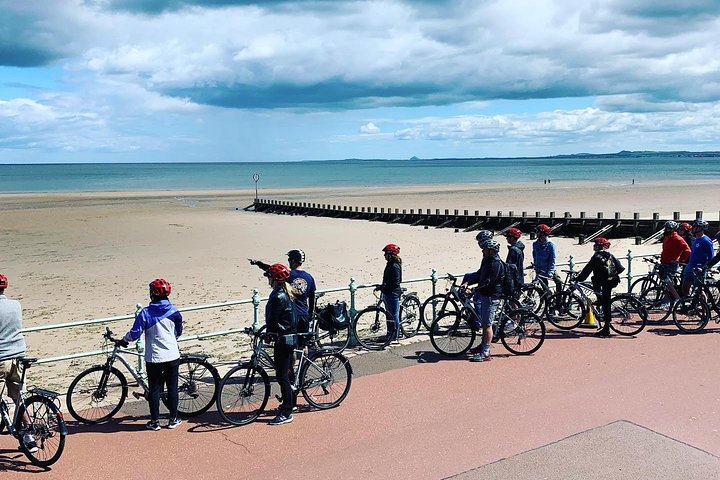 Explore the stunning coastlines and hidden gems of Edinburgh while biking with an expert guide. Experience the city’s rich history and scenic beauty from a unique perspective.